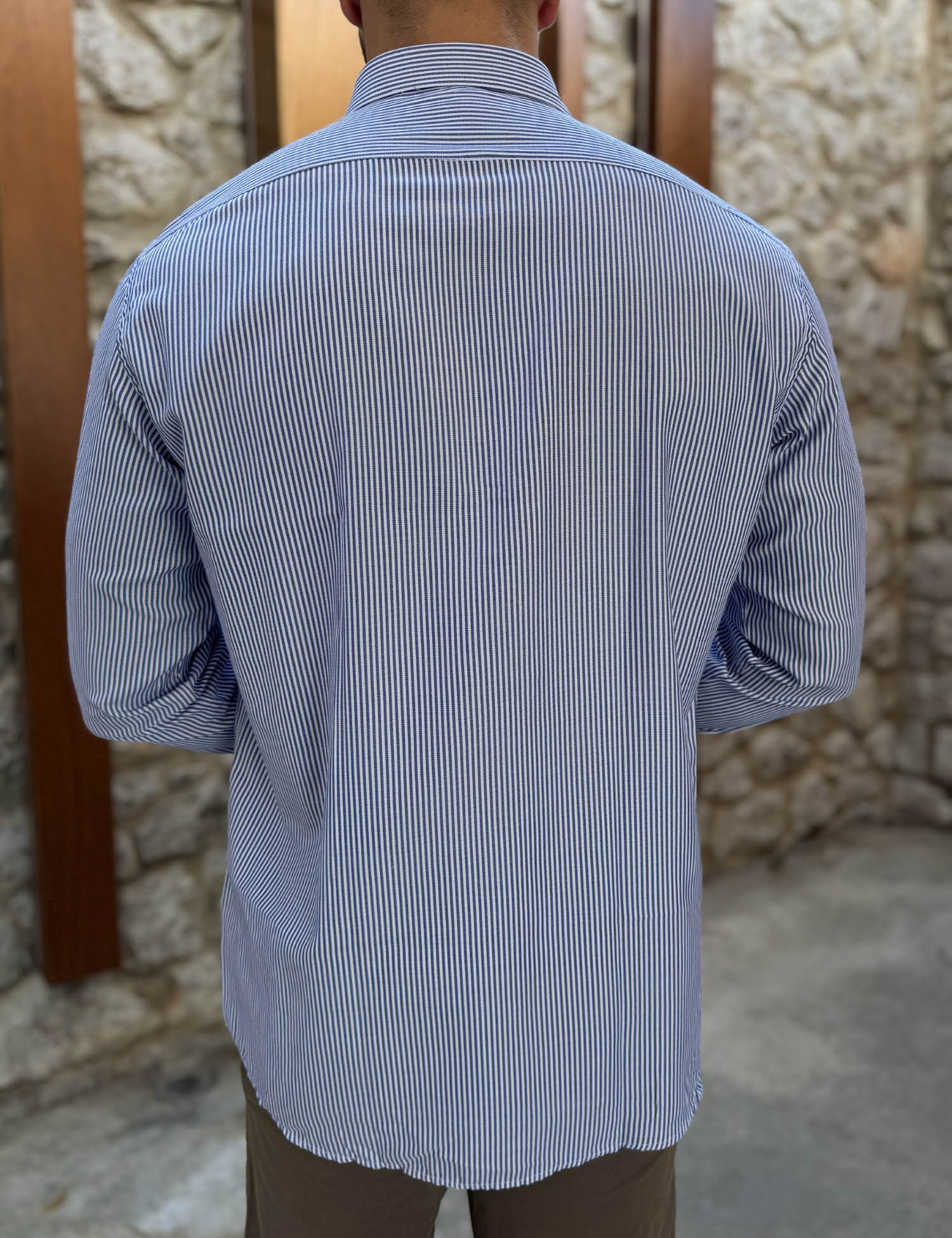 Ανδρικό μπλε ριγέ πουκάμισο με γιακά και τσέπη στο στήθος 562 φωτογραφία